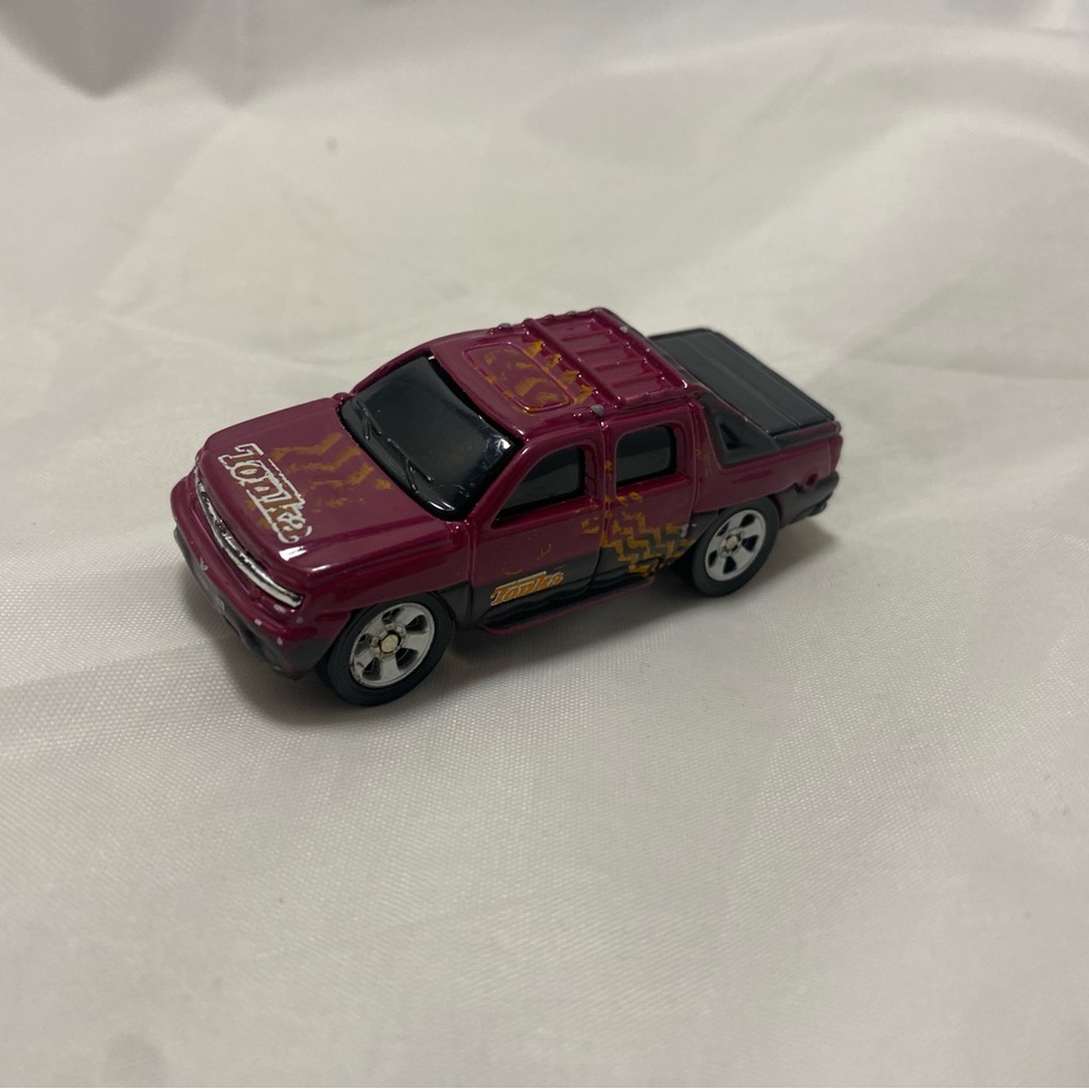 Maisto Tonka Hasbro Diecast 1:64 2000 Chevrolet Avalanche